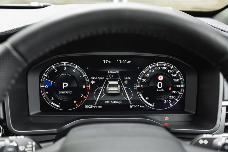  Mitsubishi-Outlander-tachometer