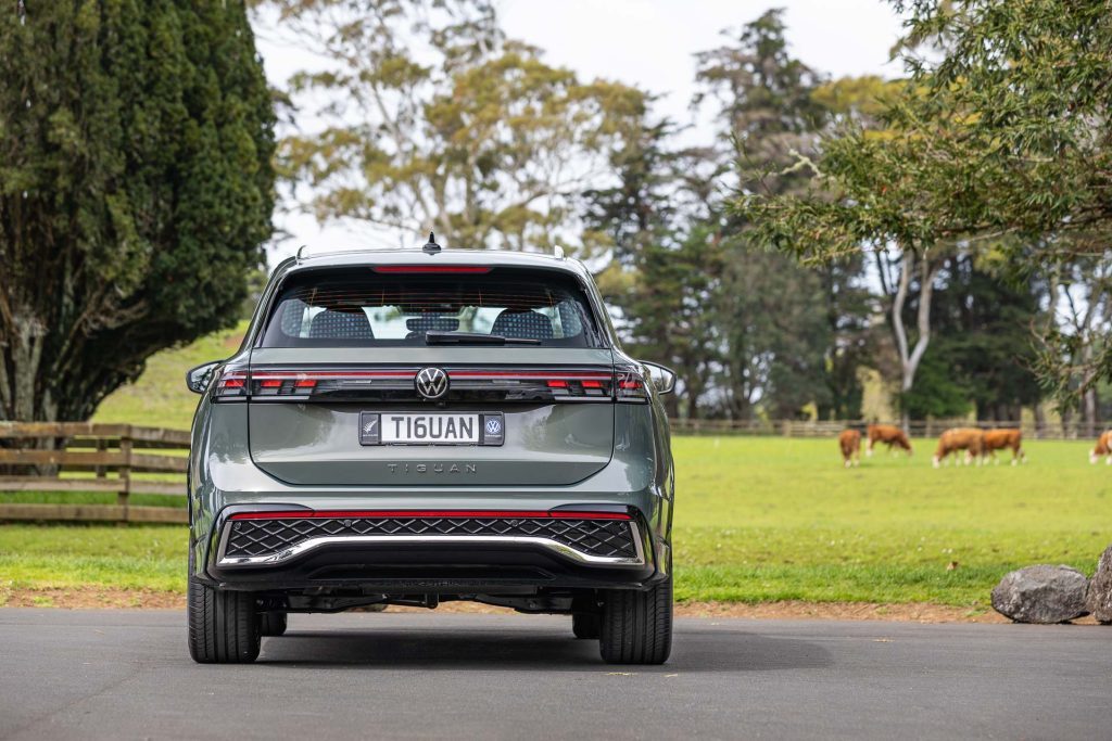 VW-Tiguan-R-rear-profile