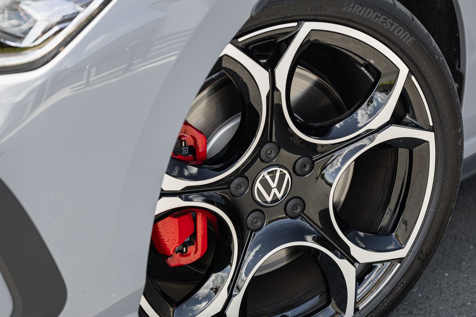 Volkswagen-Golf-GTI-wheel-detail