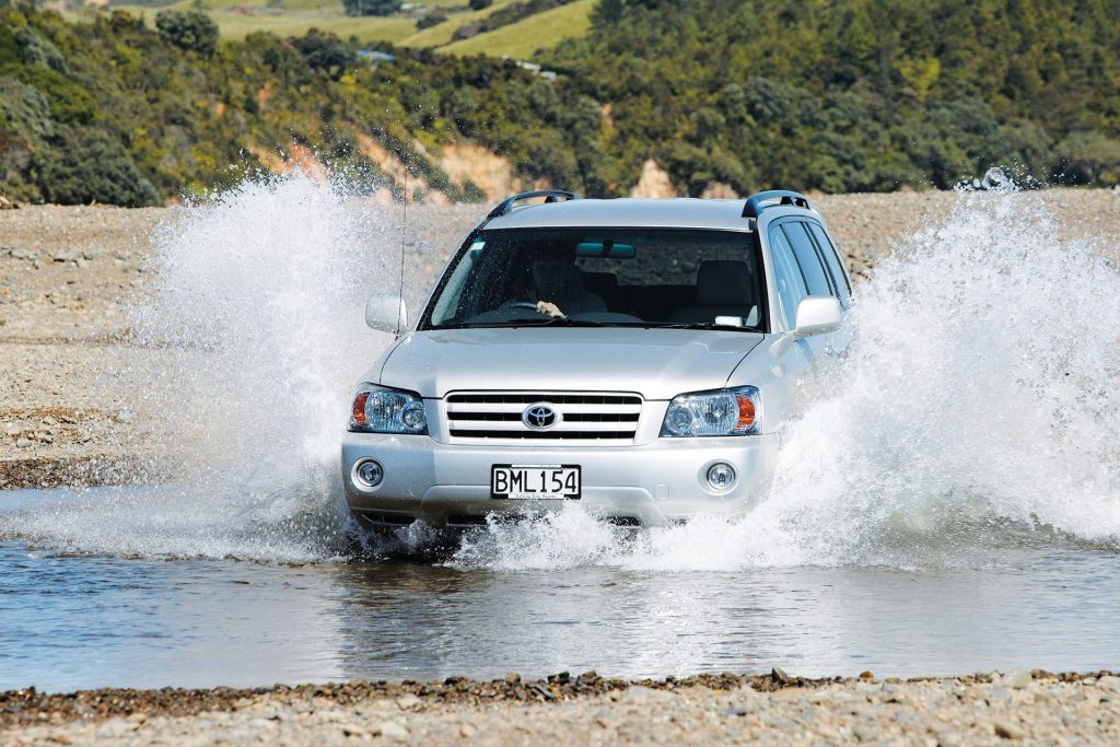 Toyota Highlander vs Subaru Outback 012