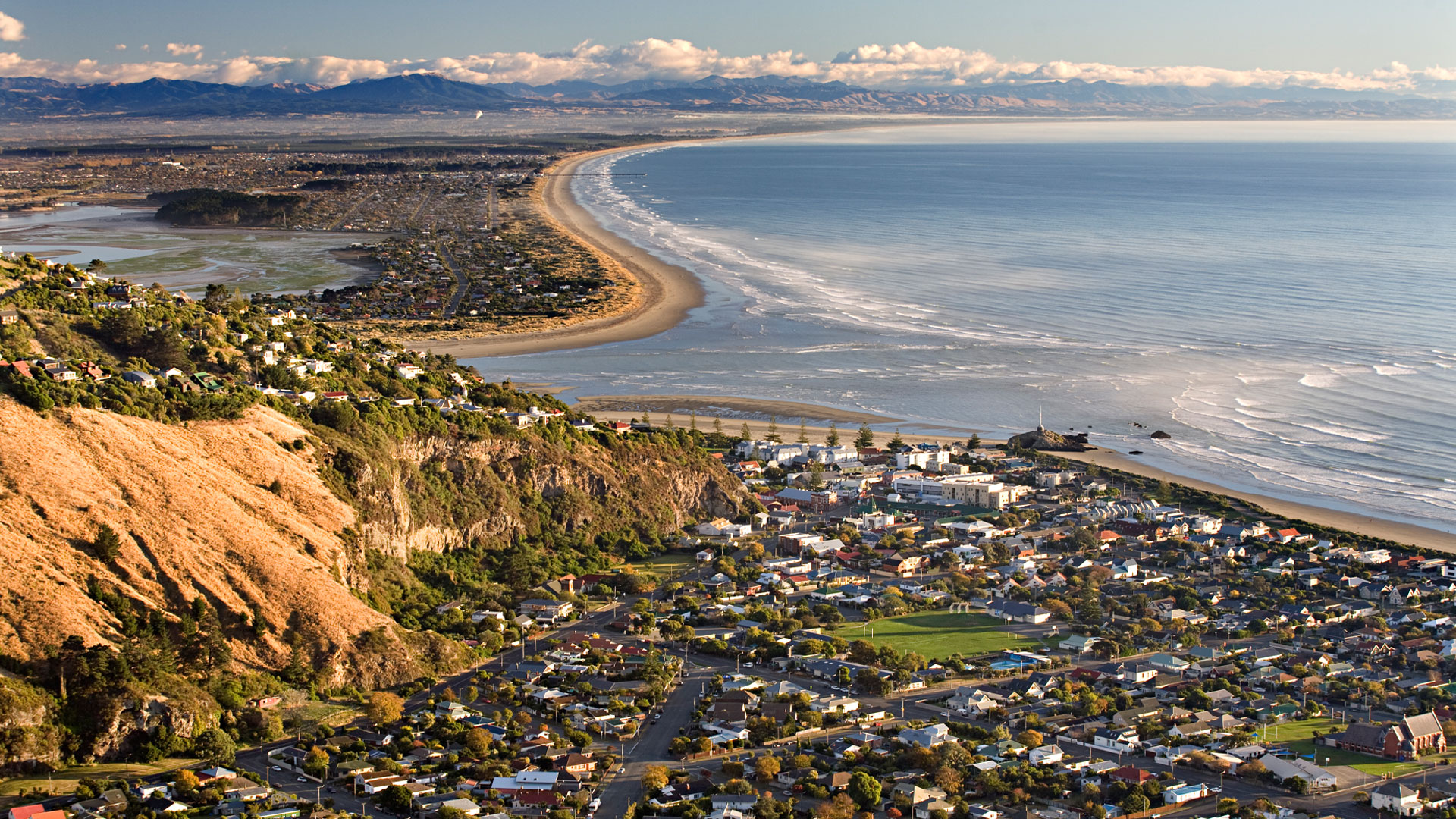 A photo of Christchurch city, focussing on the beachside suburb of Sumner.