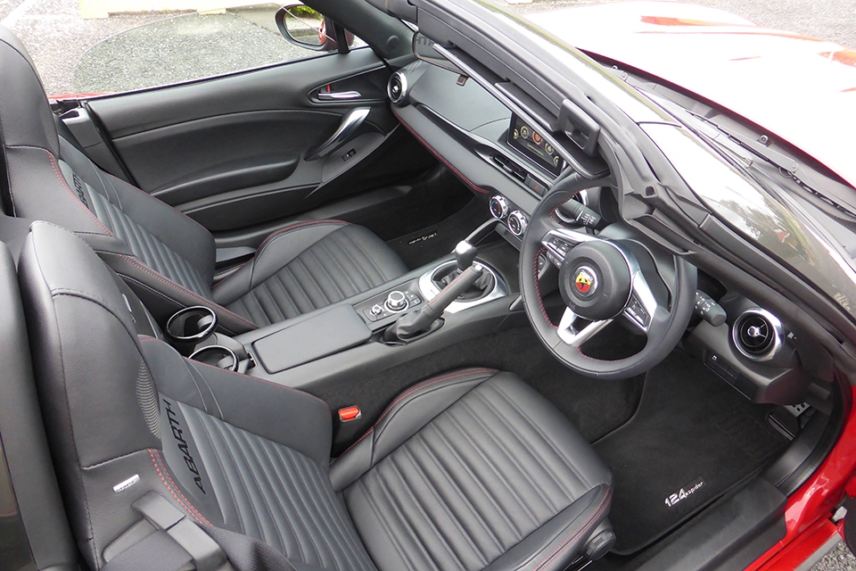 Fiat-Abarth-124-Spider-Interior