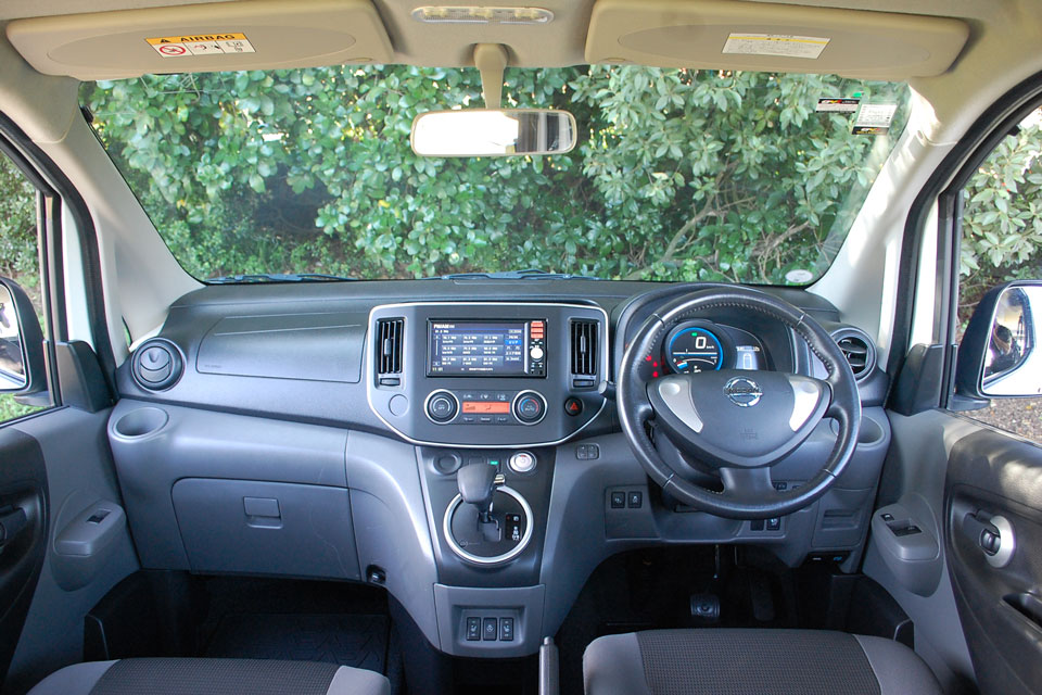 Nissan env200 2015 Interior