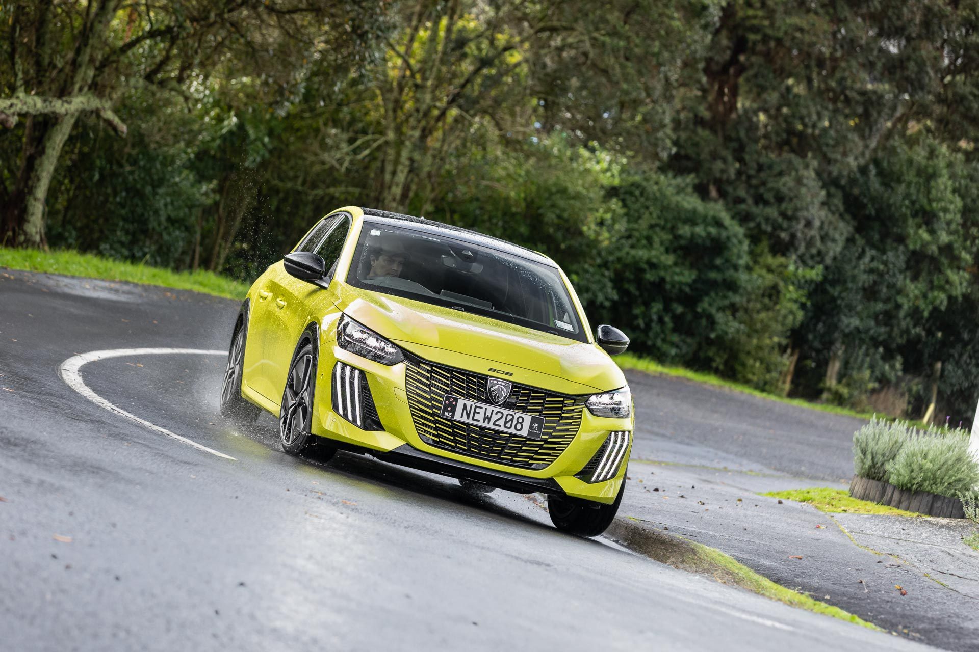 Peugeot-208-GT-Hybrid