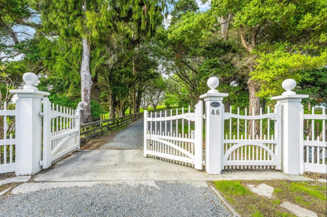 There was a long queue of people waiting for the gates to open for the open home. The gates to the property are pictured