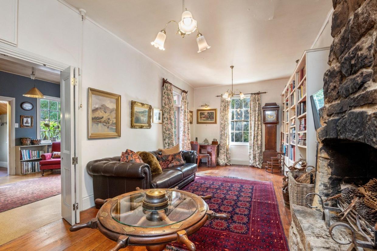 Cozy living room with a fire place. 