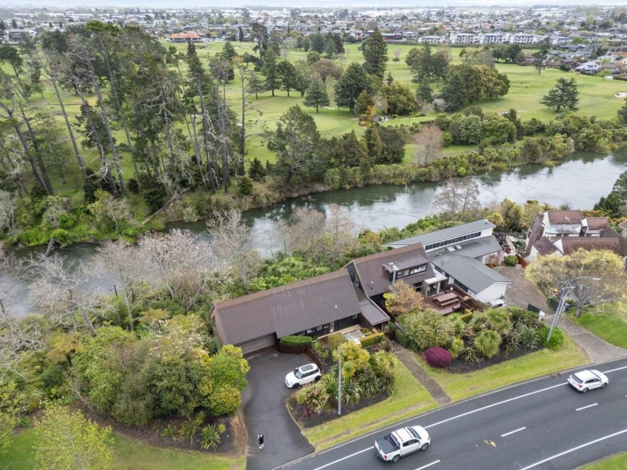 Aerial of Ron Sang Waikato River home