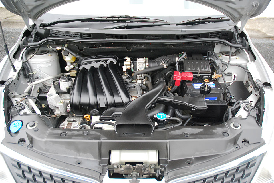 Nissan Tiida 2004 Engine
