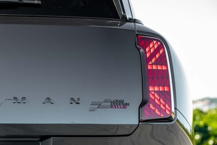 Mini-Countryman-JCW-All4-Flavoured-tail-lights