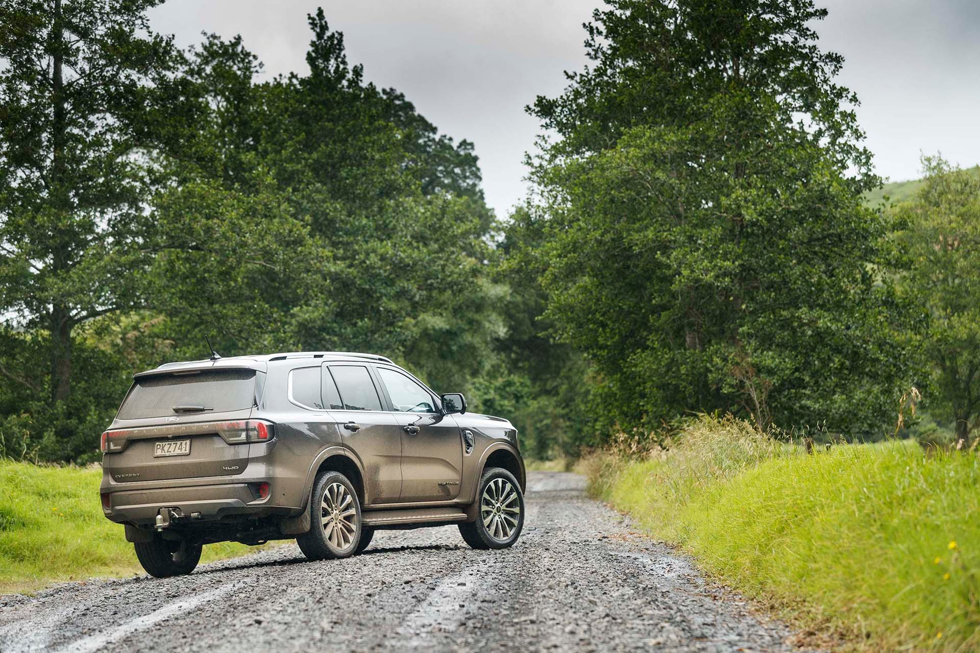 Ford-Everest-Platinum-rear-static-w