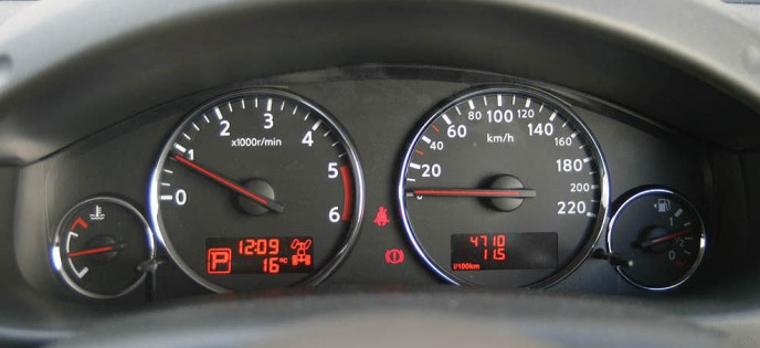 Nissan Navara 2010 Instruments