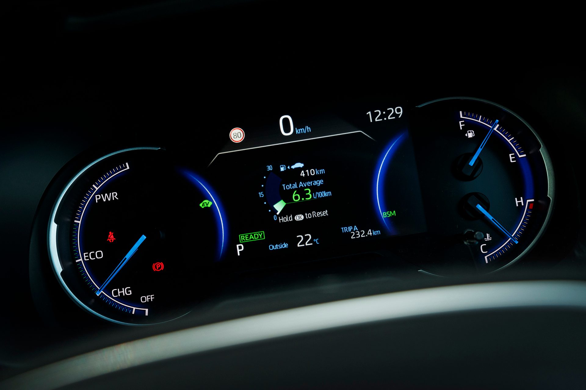 Toyota-RAV4-Adventure-Hybrid-dials