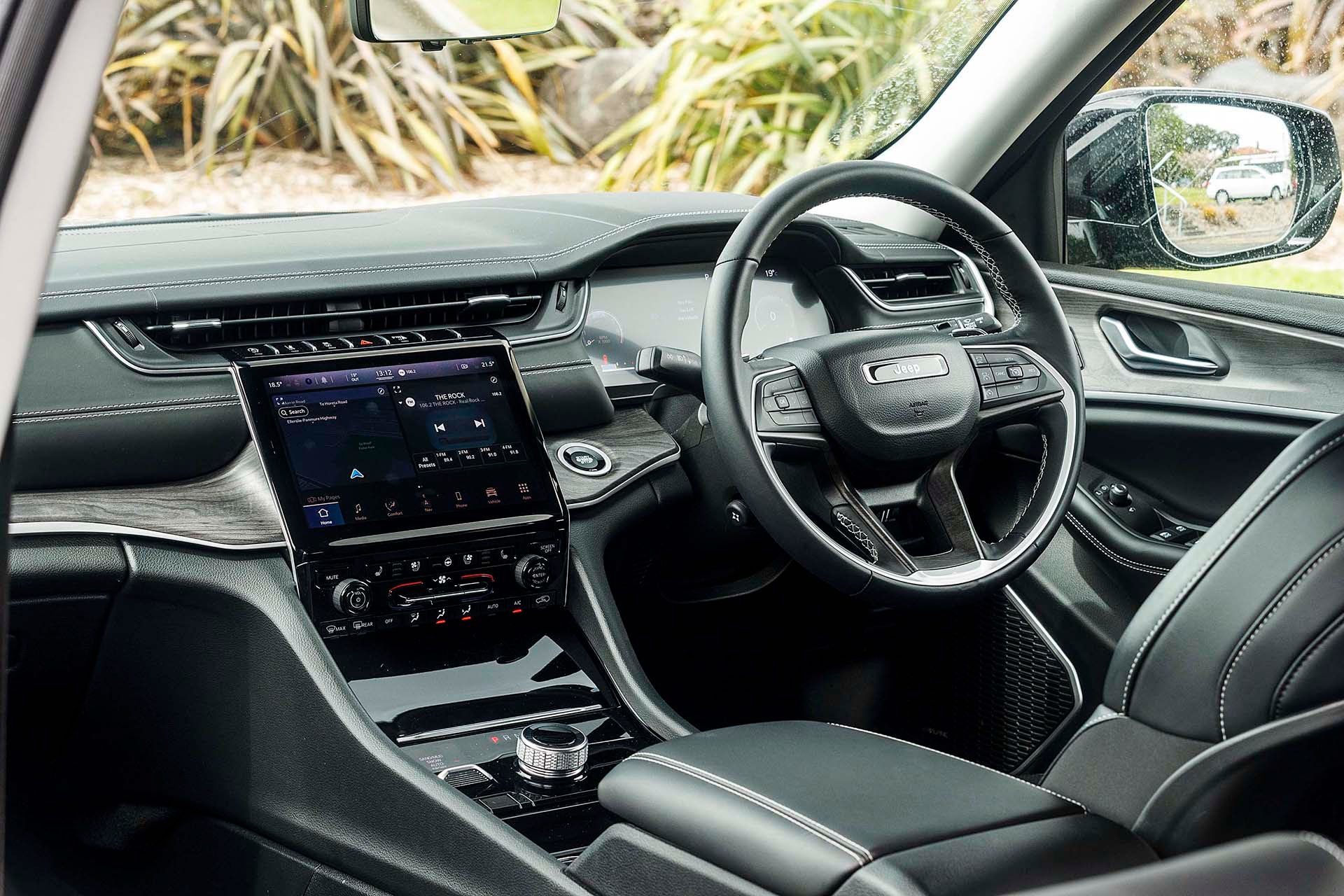 Jeep Grand Cherokee L Limited interior