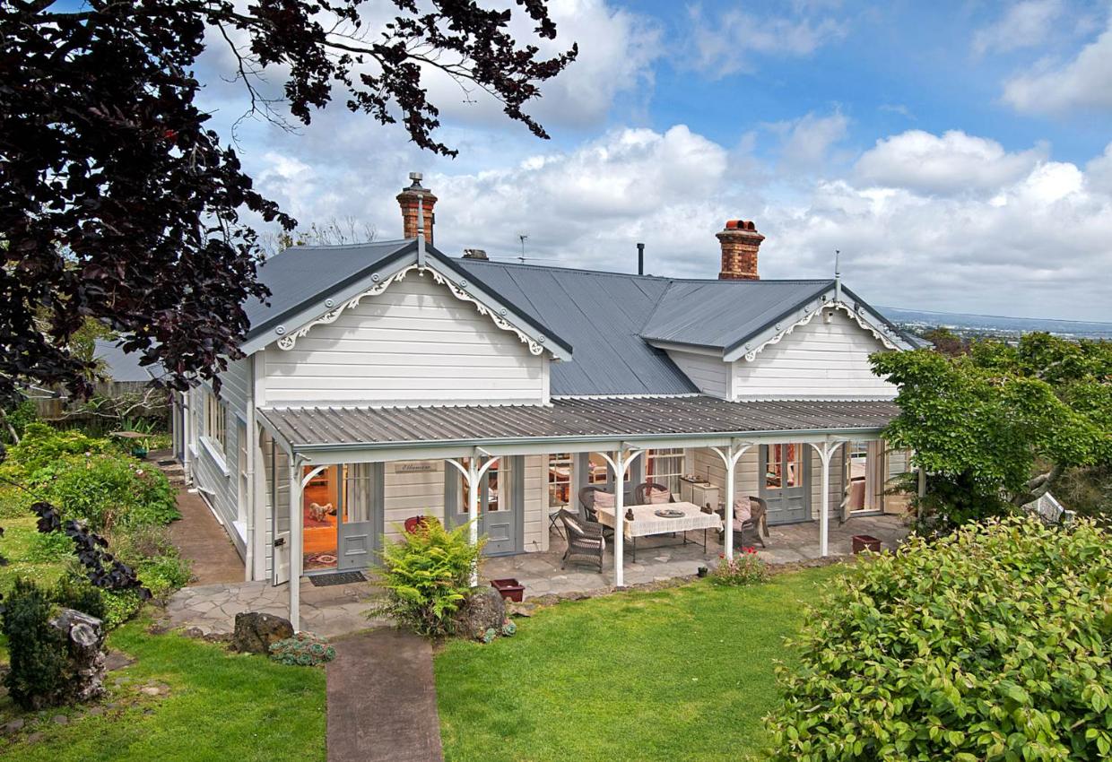 Image of the home shown as it was bought in 2015. 