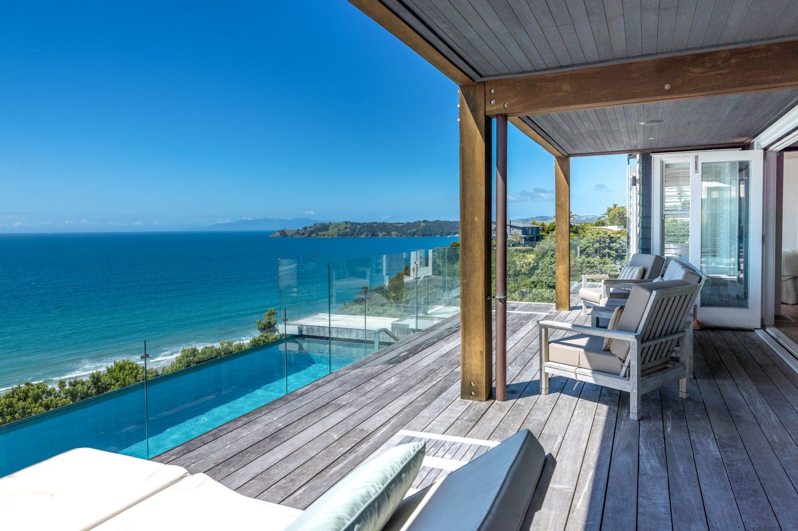 Pool and view on Onetangi home