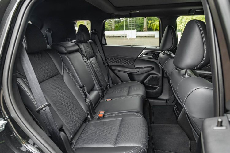 Mitsubishi-Outlander-rear-seat-space