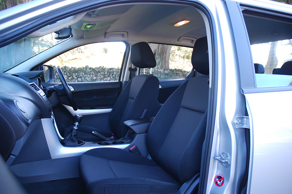 Mazda BT50 2013 Front Seats