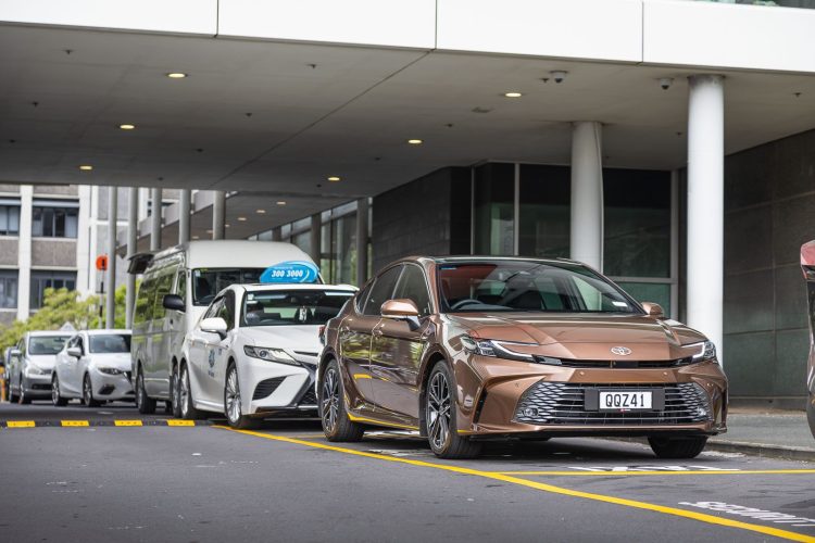 Toyota-Camry-Hybrid-ZR-taxi-comparison