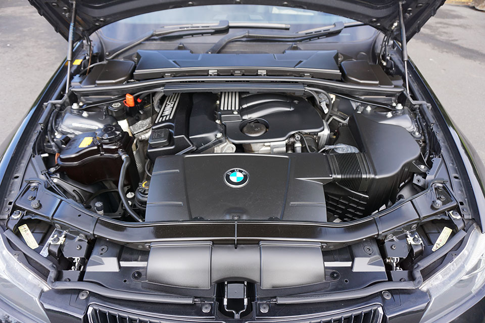 BMW 320i 2006 Engine