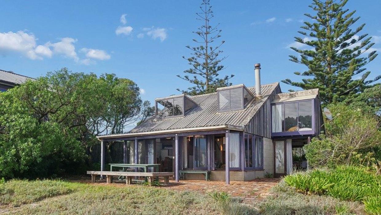 Front view of Papamoa bach