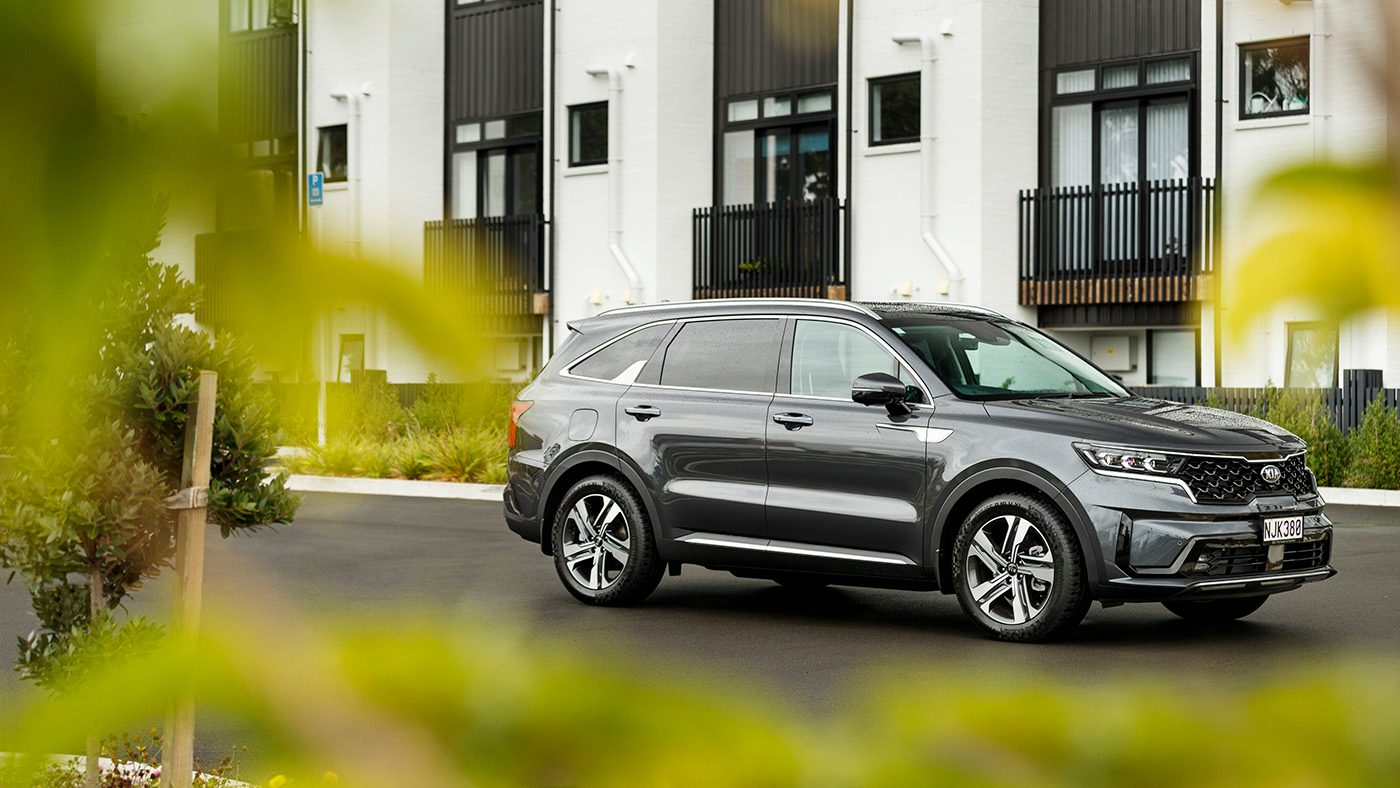 Kia-Sorento-PHEV-Premium_front-static_www