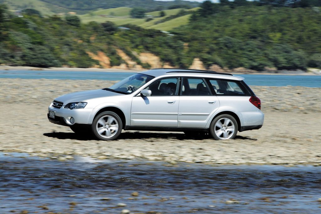 Toyota Highlander vs Subaru Outback 015