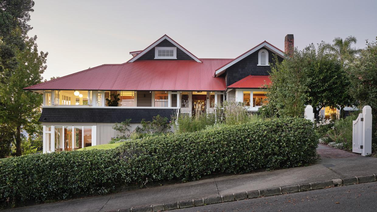 Gardener’s Rest is the name given to this huge award-winning renovation project by Megan Edwards Architects with Zoë Carafice Landscape Studio. Photo: Sam Hartnett