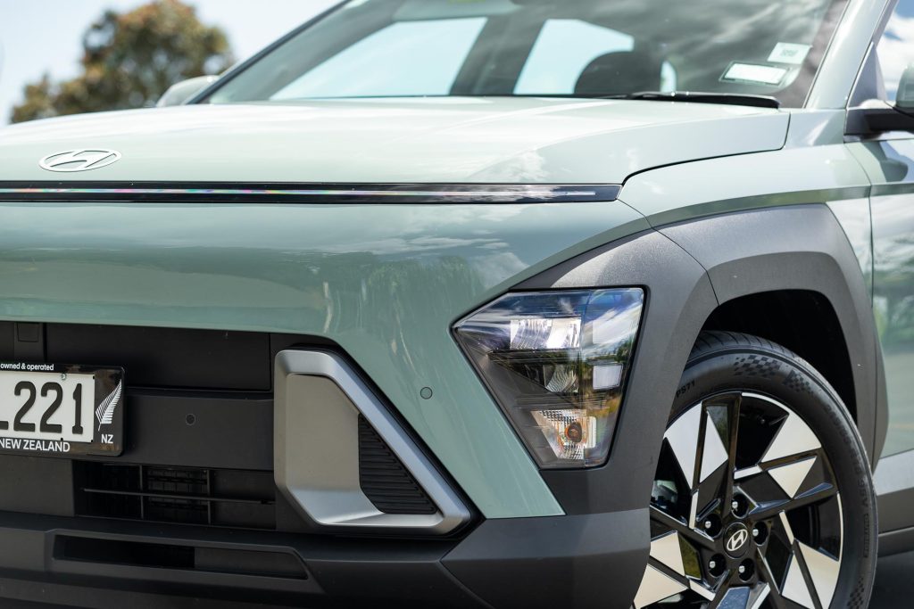 Hyundai Kona Hybrid Active front styling 