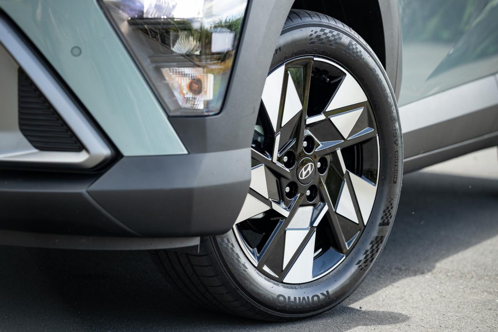 Hyundai Kona Hybrid Active wheel detail 