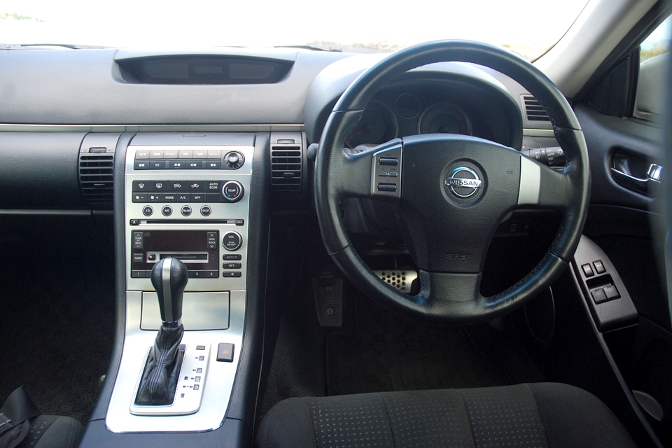 Nissan Skyline 350gt Interior