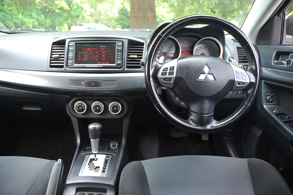 Mitsubishi Galant 2010 Interior