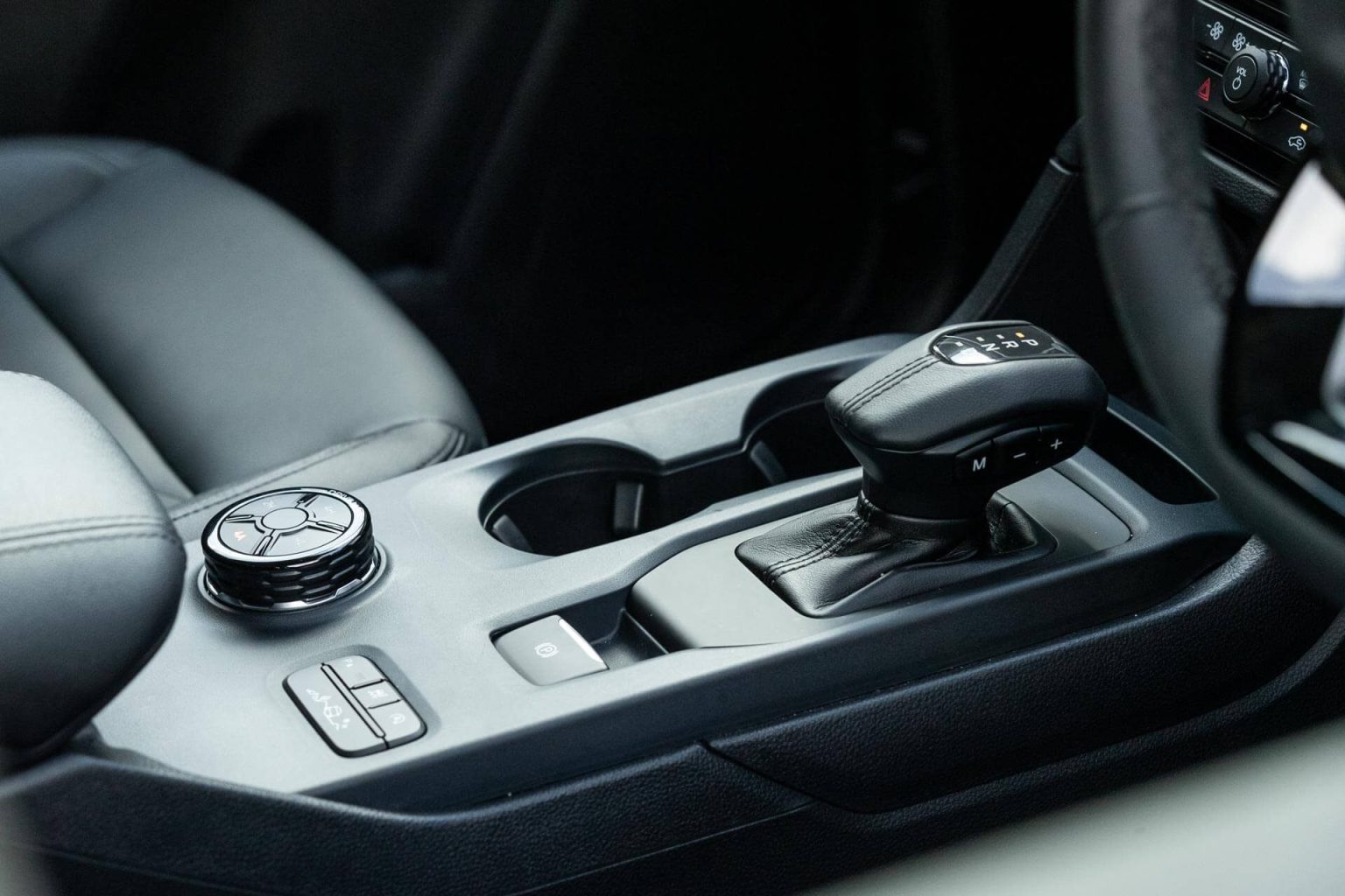 2022 Ford Everest gearknob