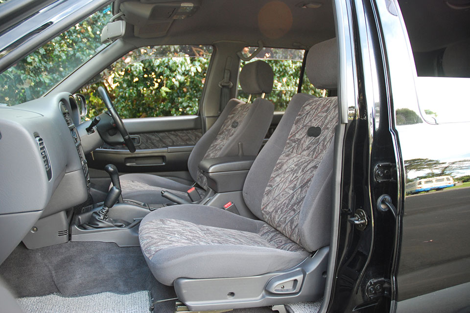 Nissan Terrano 1997 Front Seats