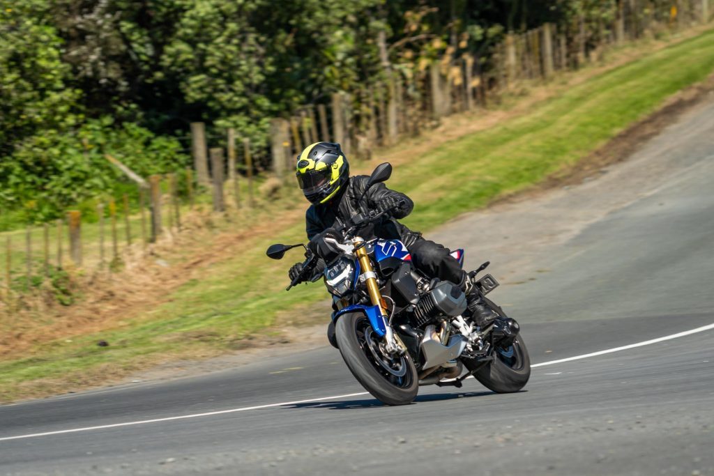 BMW R 1250 R corner entry dynamic shot