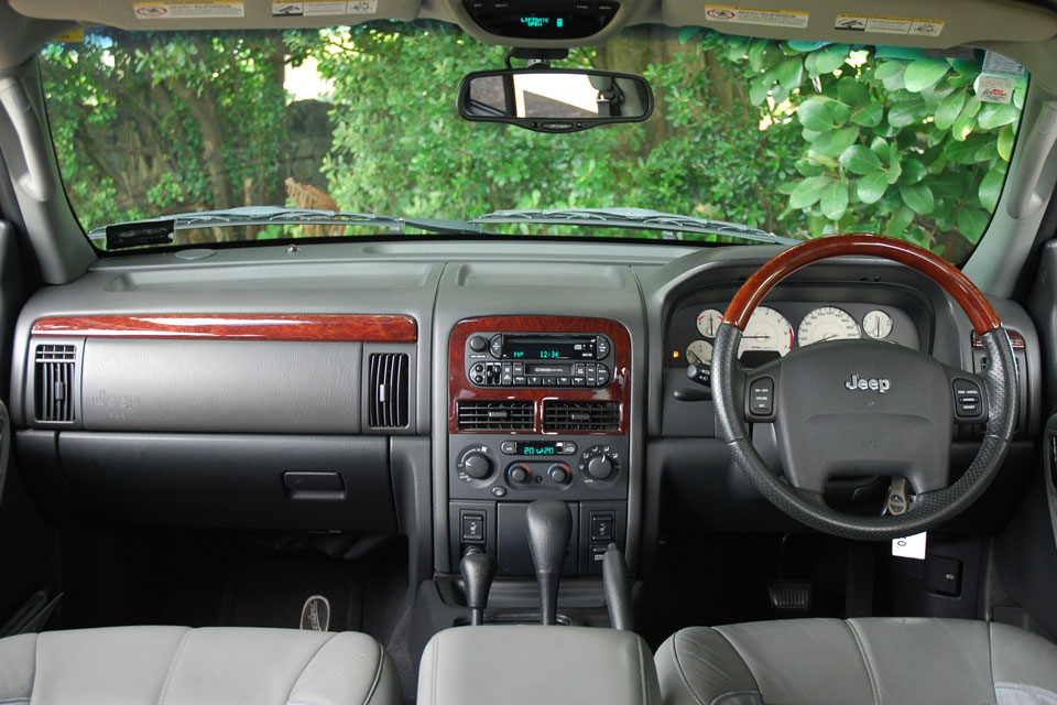 Jeep Grand Cherokee 2004 Interior