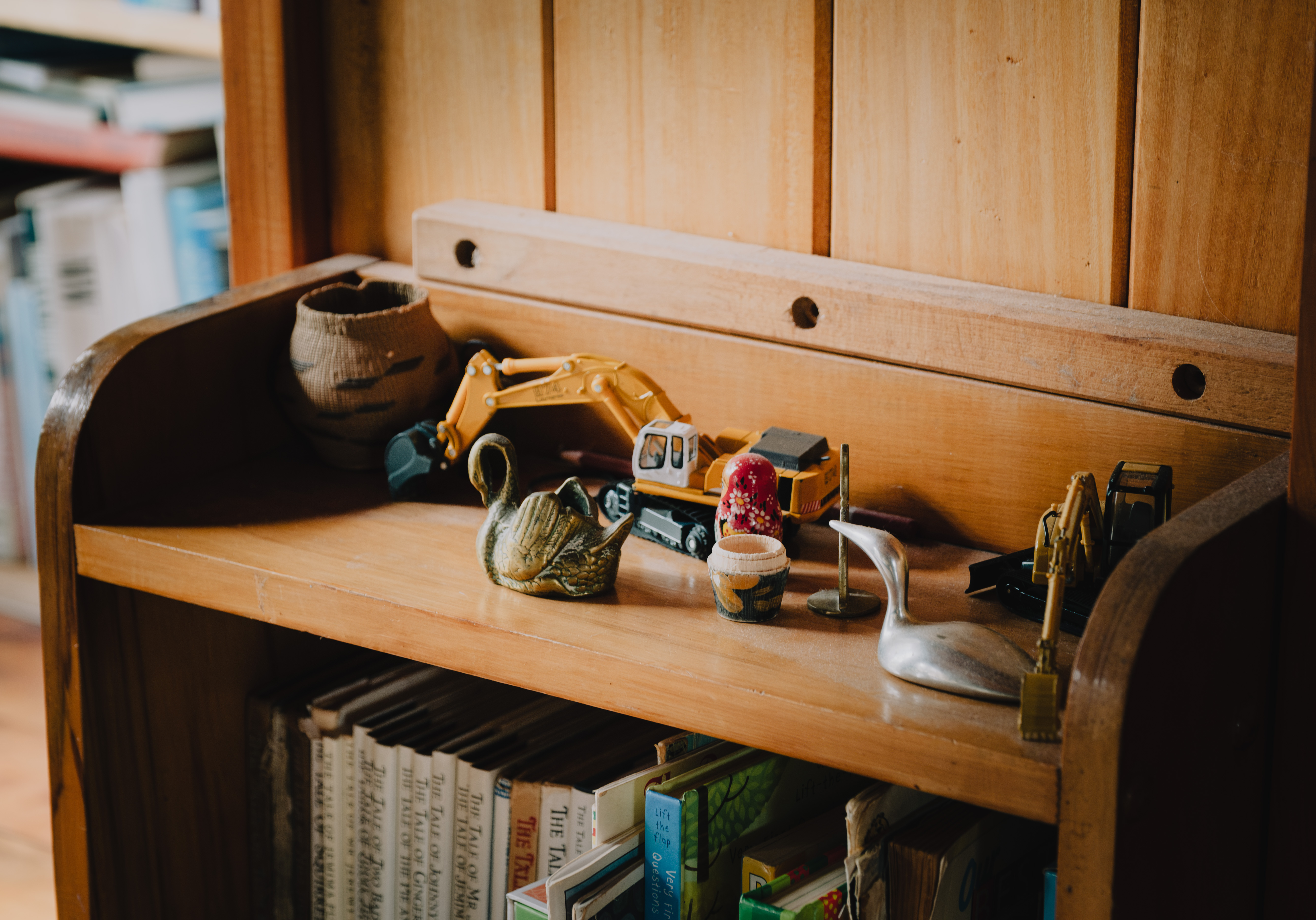 Knick knacks on Robin's bookshelf