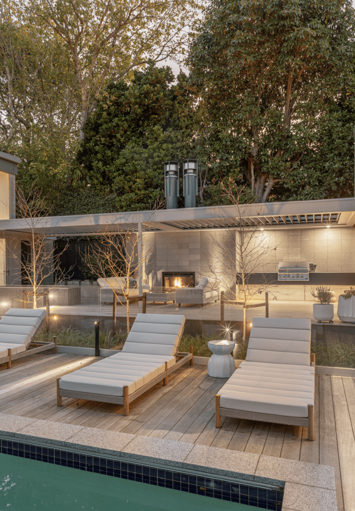 A Louvretec Retract Roof allows for the deck area to be completely open to the sky or sheltered from the elements. When closed, the fins on the roofs can be angled to filter the light. Photo: Home Magazine