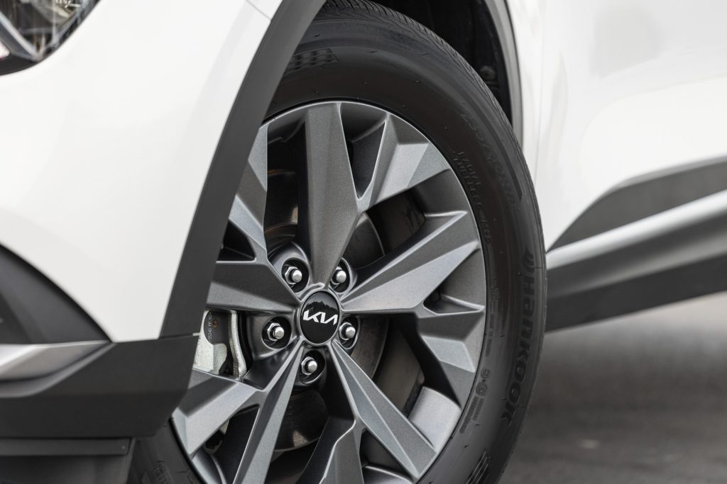 Kia-Sportage-Hybrid-wheel-shot