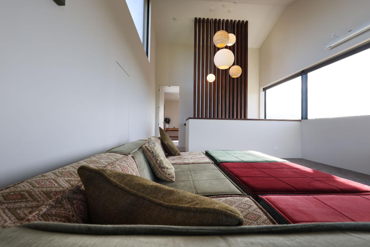 A second lounge is located on the top floor.