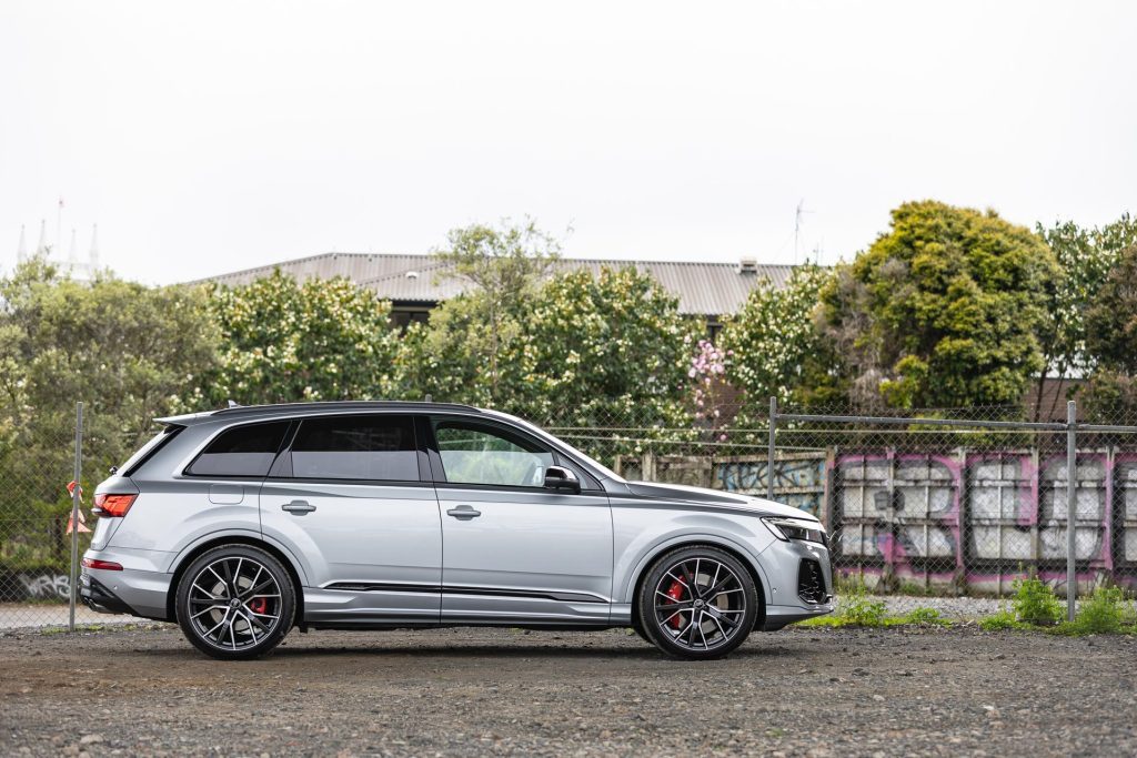 Audi-SQ7-TFSI-side-profile