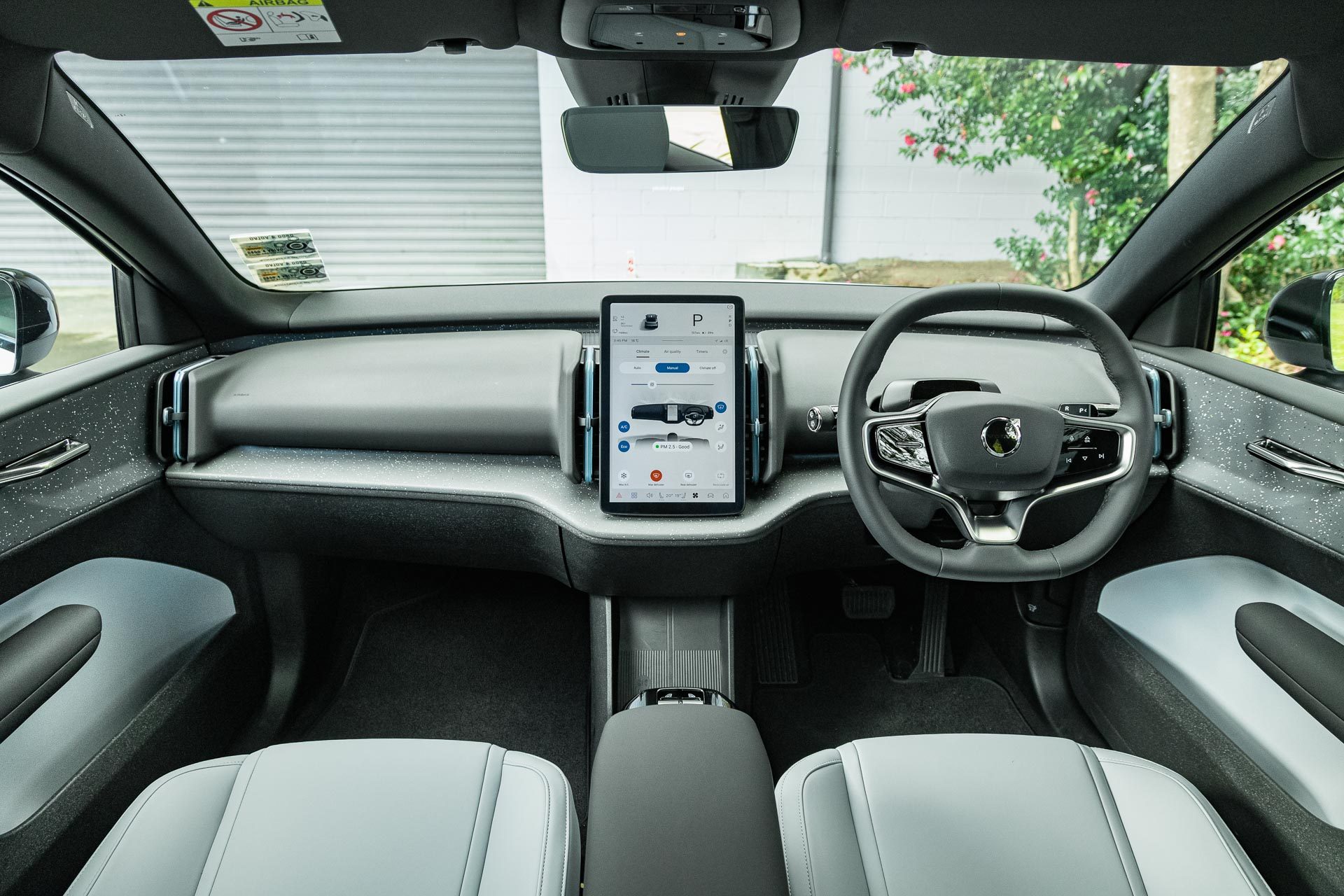 Volvo-EX-30-wide-front-interior-view