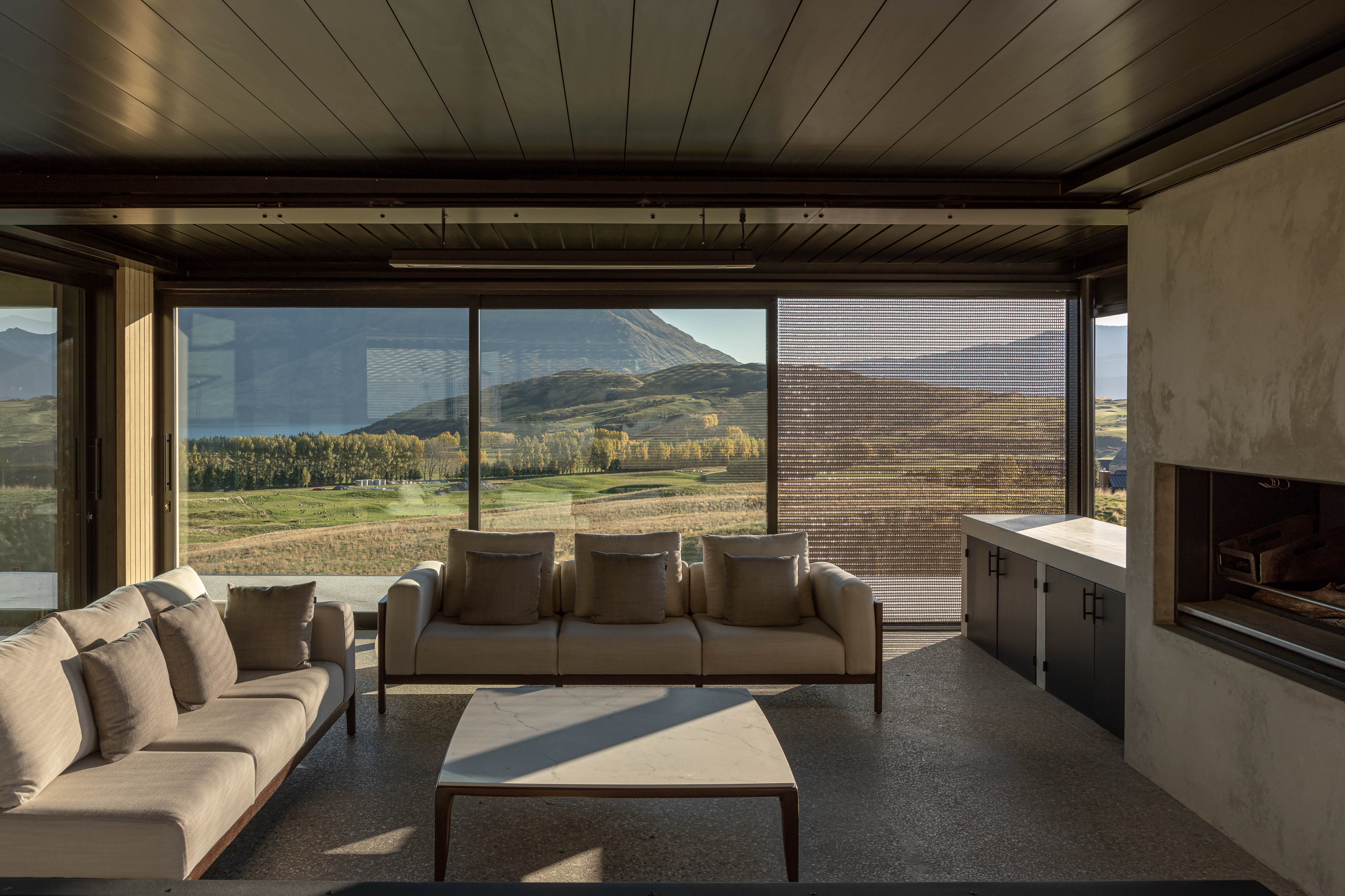 This outdoor space designed by Bolig Architecture, offers a beautiful alfresco setting with all the comforts of an indoor room. Image: John Williams