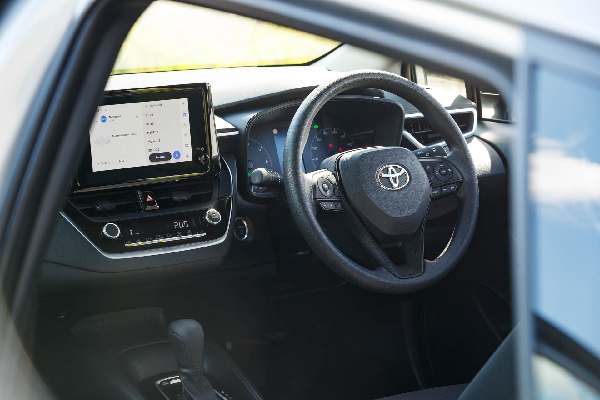 Toyota Corolla GX Hybrid SW Interior