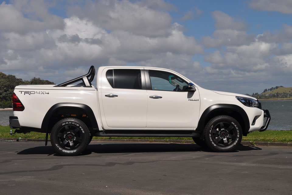 Toyota Hilux 2017 Side