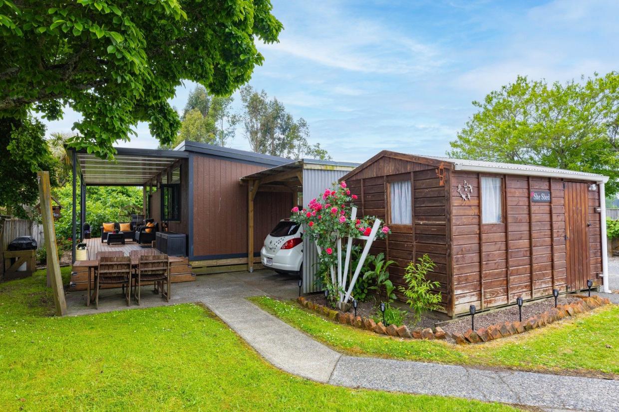 Seperate house in the backyard with one bedroom. 