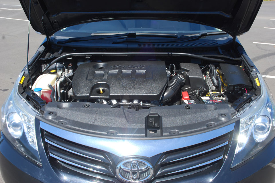 Toyota Avensis 2013 Engine