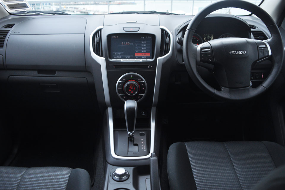 Isuzu D-Max 2017 Interior