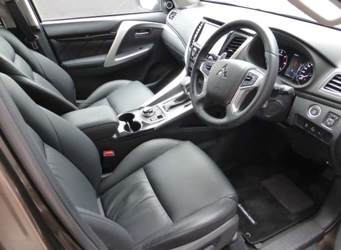 Mitsubishi Pajero 2016 Front Interior