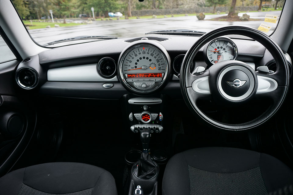 Mini Cooper 2008 Interior