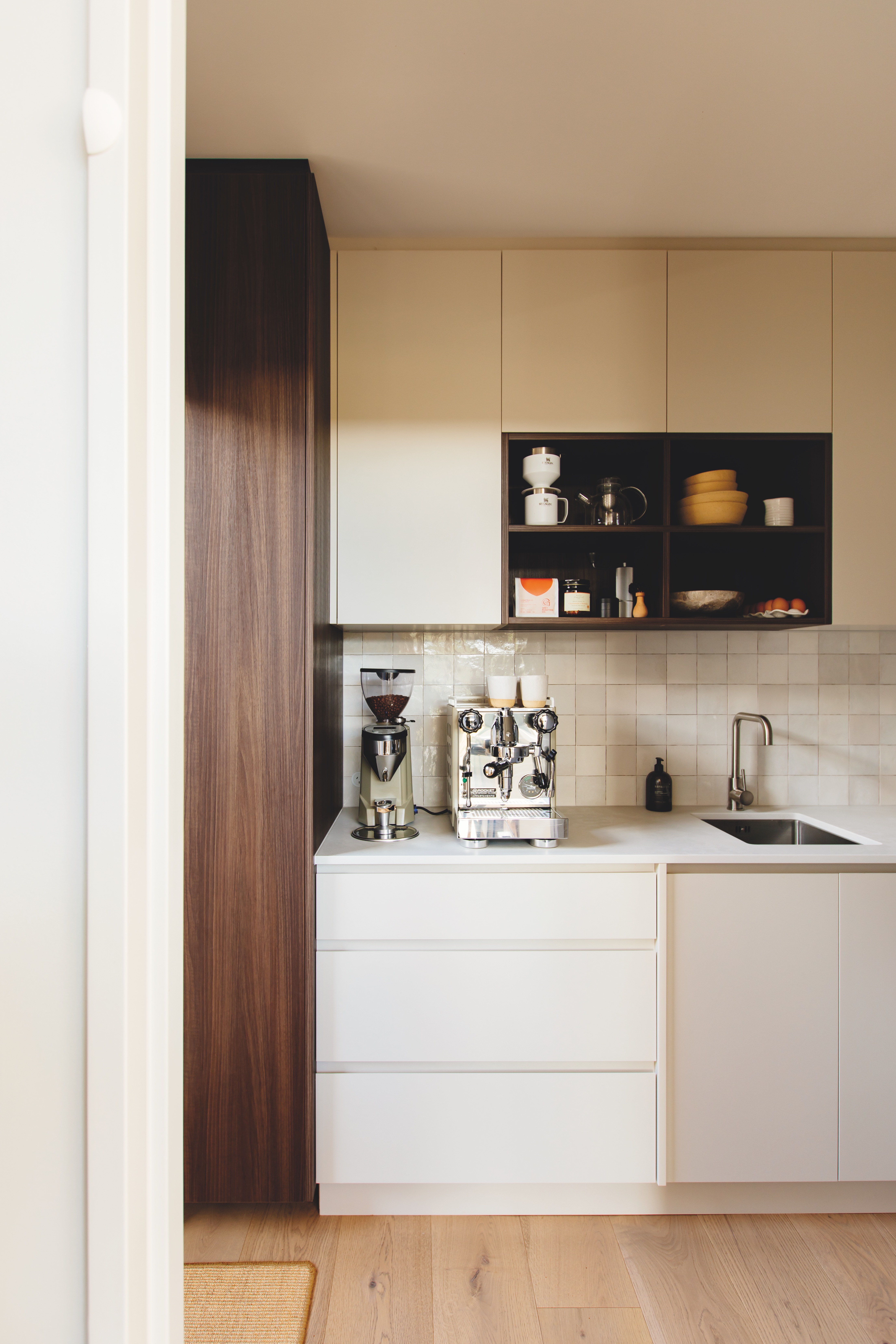 Fabricated and installed by Pacific Coast Kitchens, who constructed the cabinetry throughout the house, the kitchen is crafted using Woodgrain Umber panels from Laminex and handmade zellige tiles. For Matt, the coffee station in the adjacent scullery, with its custom-painted Appartamento machine by Rocket Espresso Milano from Atomic Coffee, is a highlight. “We love having people over,” he says. “Friends will come for breakfast and we’ll start with a pot of coffee, then move onto espresso, then serve kombucha and juices with breakfast, and it’ll flow right through to homemade pizzas in the pizza oven and drinks outside in the evening.”